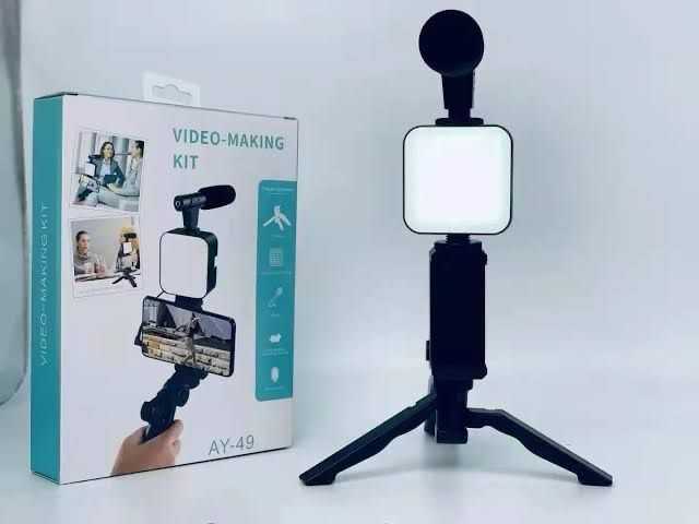 Handy Vlogging Kit – All-in-One Video Making Set with Mic, Light & Remote