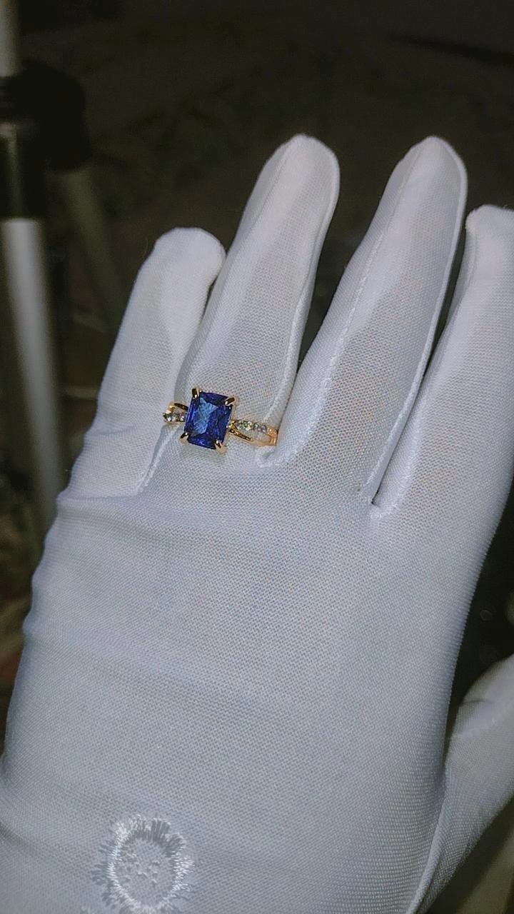 Elegant Emerald-Cut Gemstone Gold Rings