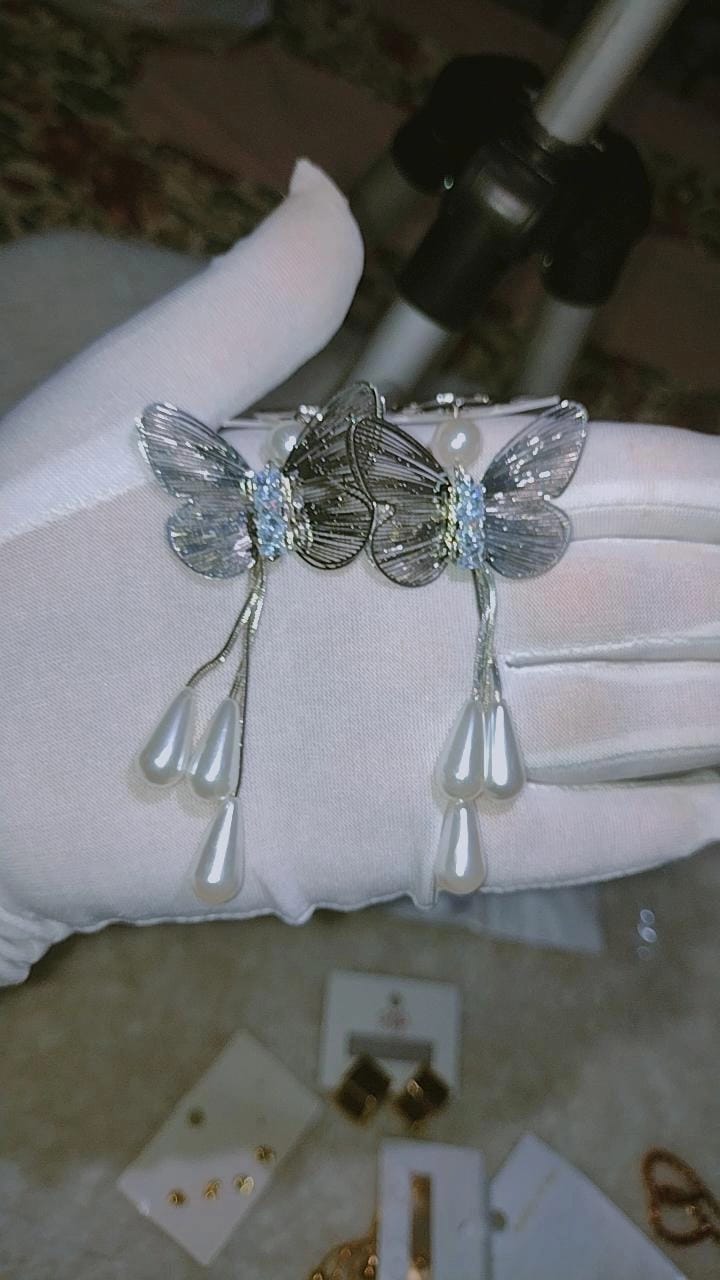 Elegance in Motion: Butterfly & Pearl Dangle Earrings