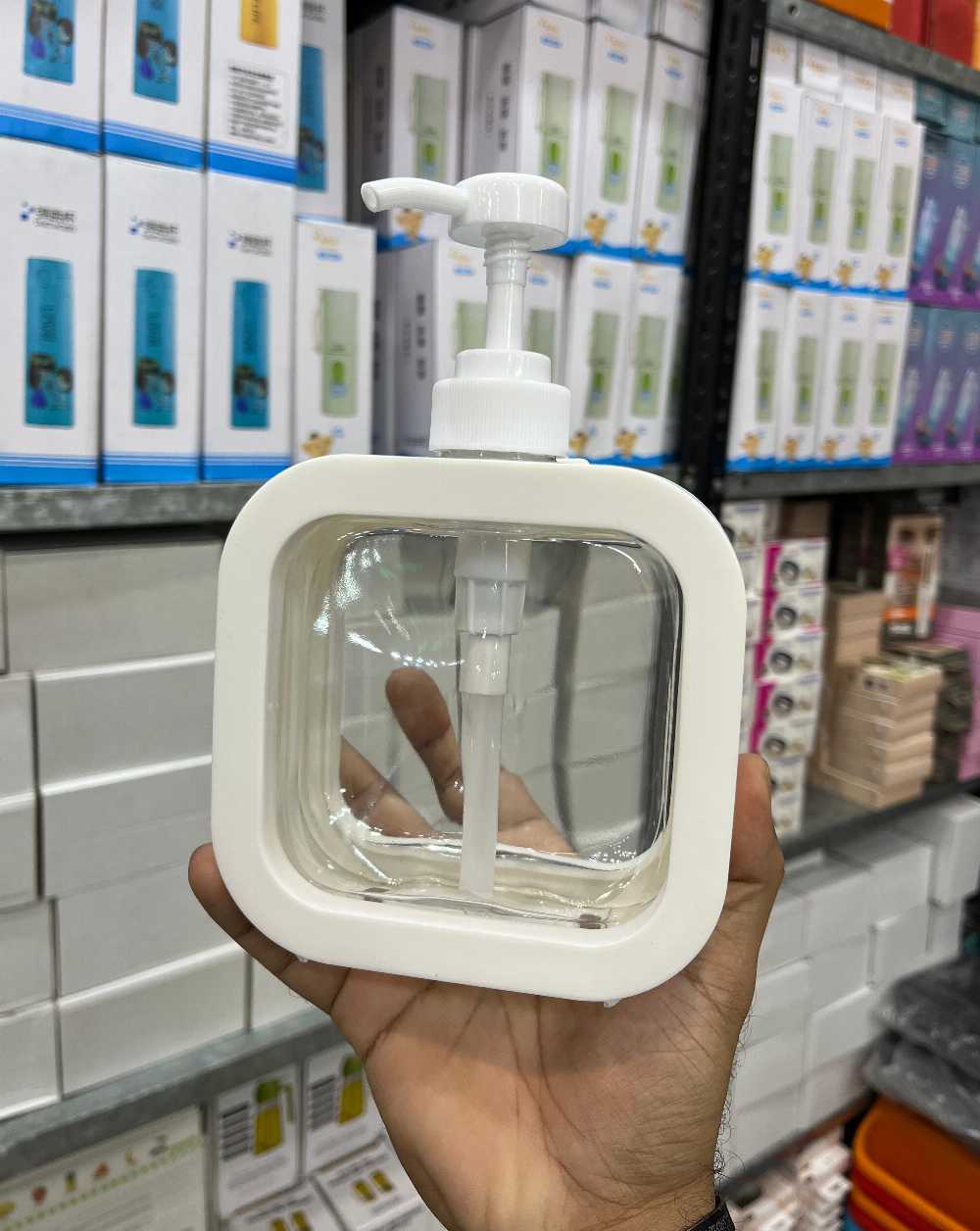 Portable Soap Dispenser Clear Dish Liquid Squeeze Bottle Mini Liquid Container Travel Manual Hand Sanitizer Soap Bottle Perfect for Kitchen, Bathroom, Hand Wash, Hotel 500ml