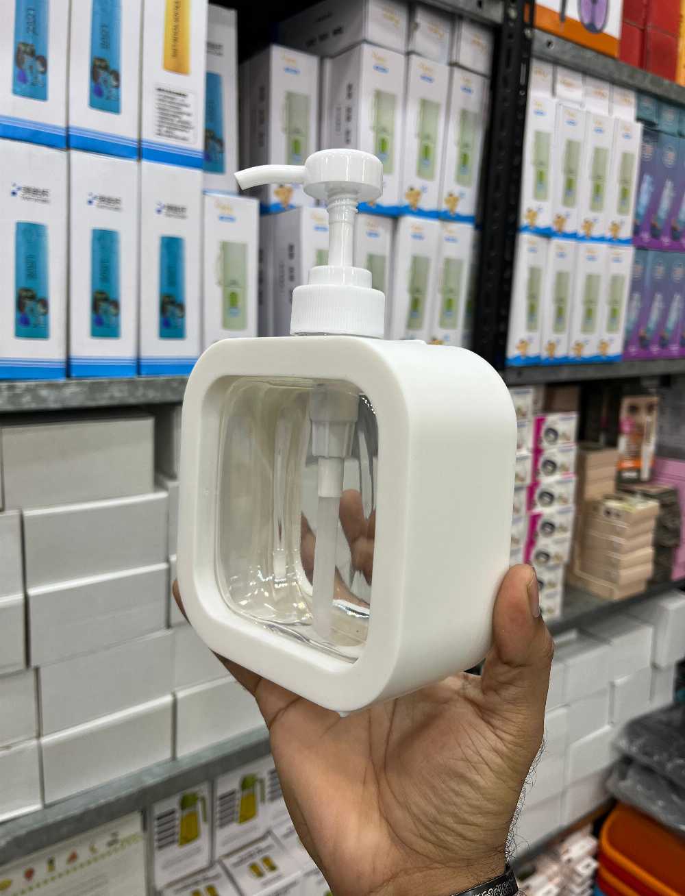 Portable Soap Dispenser Clear Dish Liquid Squeeze Bottle Mini Liquid Container Travel Manual Hand Sanitizer Soap Bottle Perfect for Kitchen, Bathroom, Hand Wash, Hotel 500ml