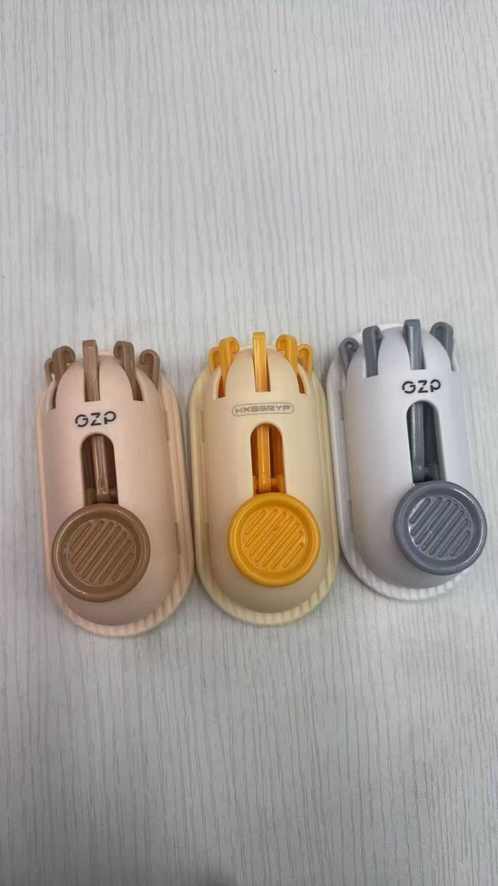5-Claw Retractable Wall Hook